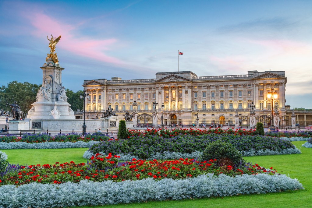 Buckingham Palace Christmas Tour 2022 Queen's Platinum Jubilee, June 2022 - Travel Experience